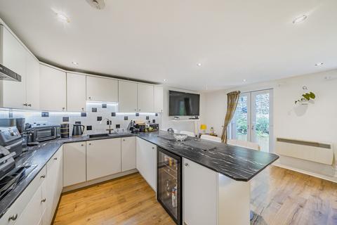 4, St Lawrence View, 55 Chapeltown, Pudsey, LS28 7RZ