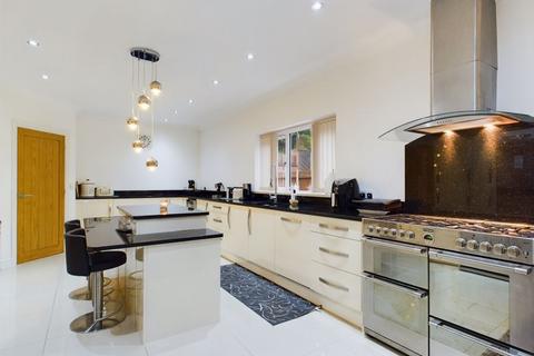 6 bedroom property for sale, Capstone Ridge, Gillingham