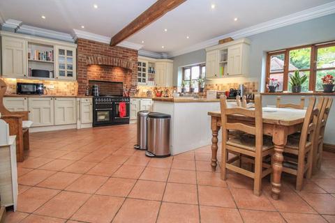 4 bedroom detached house for sale, Bedford Road, Bedford MK44