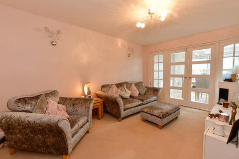 3 bedroom end of terrace house for sale, Farnes Avenue, Wickford, Essex