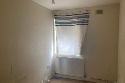 3 bedroom flat to rent, Albert Road, St. Mary Cray BR5