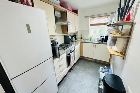 2 bedroom flat for sale, WESTMINSTER COURT, 5 HYDE CLOSE, ROMFORD RM1