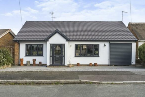 2 bedroom bungalow to rent, Stourton Crescent, Stourbridge