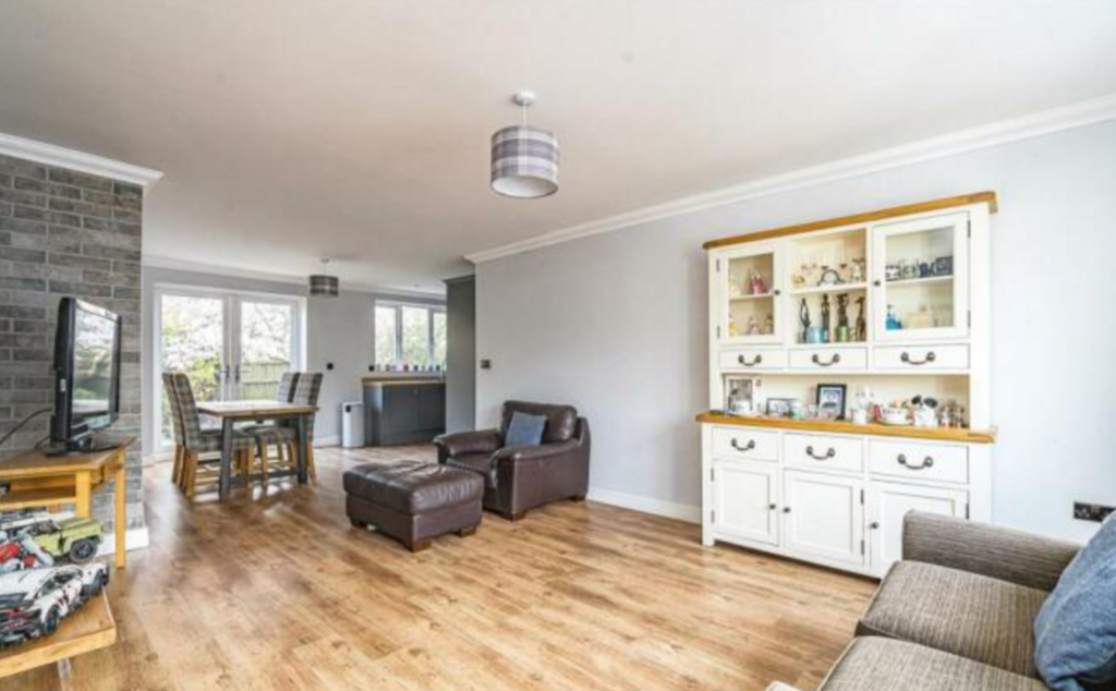 Stourton Crescent, Stourbridge 2 bed bungalow to rent £1,250 pcm (£