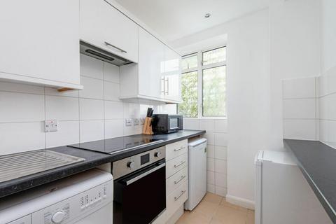 Studio to rent, Euston Road, London NW1