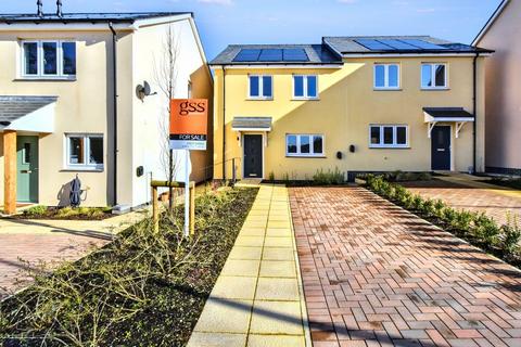3 bedroom semi-detached house for sale, 9 Oakwood Drive