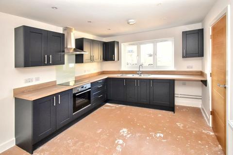 3 bedroom semi-detached house for sale, 9 Oakwood Drive