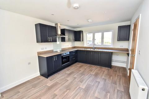 3 bedroom semi-detached house for sale, 9 Oakwood Drive