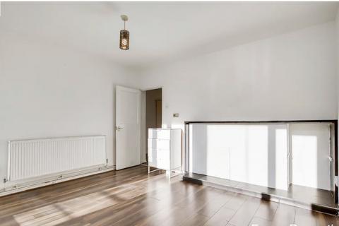 3 bedroom flat to rent, Peckham Park Road, London SE15