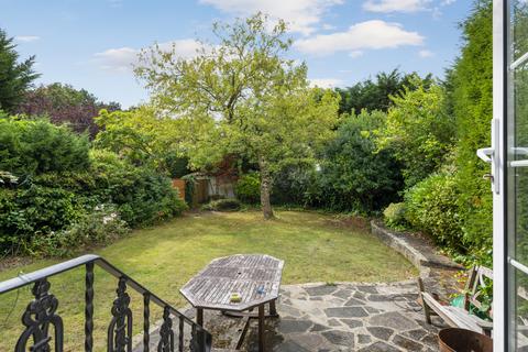 3 Ravenswood Court, Kingston Upon Thames, KT2 7JL