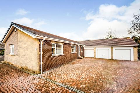 4 bedroom bungalow to rent, Hoylake Avenue, West Yorkshire HD2