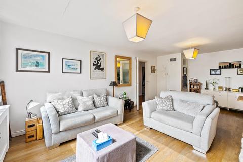 4d Beaufort Road, Reigate, RH2 9DJ