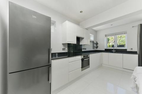 3 bedroom flat to rent, Godley Road, SW18