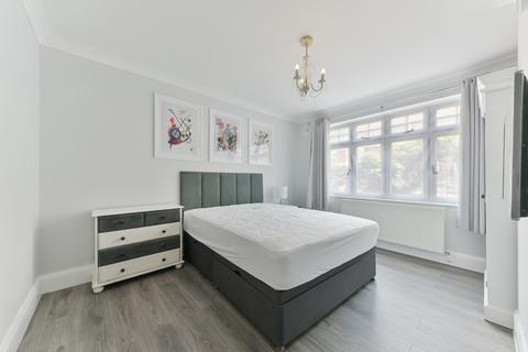 3 bedroom flat to rent, Godley Road, SW18