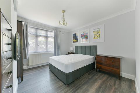 3 bedroom flat to rent, Godley Road, SW18