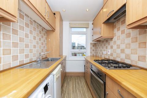 2 bedroom maisonette to rent, Evelyn Road, SW19