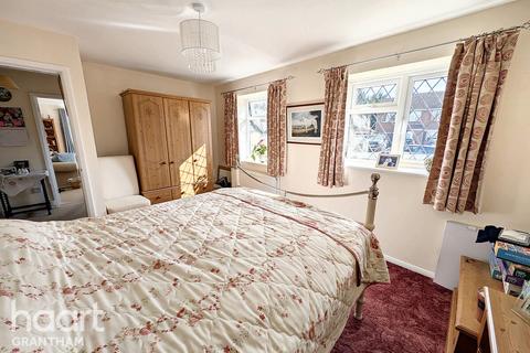 2 Meadow Close, Colsterworth, Grantham, NG33 5HS
