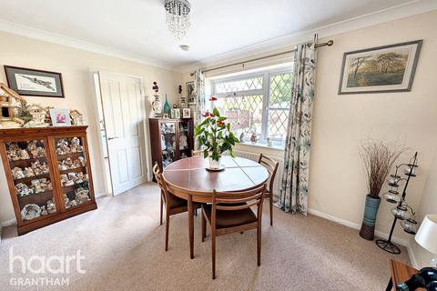 2 Meadow Close, Colsterworth, Grantham, NG33 5HS