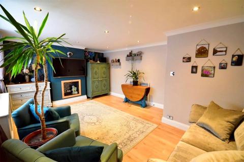 2 bedroom maisonette for sale, Ratcliffe Road, Hampshire GU14