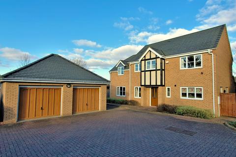 4 bedroom detached house for sale, Chapel Close, Shefford SG17