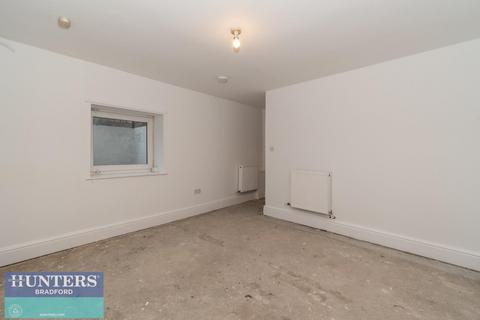 1 bedroom apartment for sale, FLAT - Huddersfield Road Wyke, Bradford, West Yorkshire, BD12 8NB