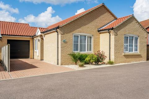 3 bedroom detached bungalow for sale, Teulon Close, Hopton