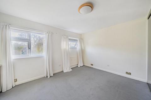 25 Beard Road, Kingston Upon Thames, KT2 5PG