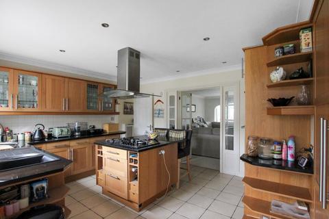 5 bedroom detached house for sale, The Oval, Romney Marsh TN29