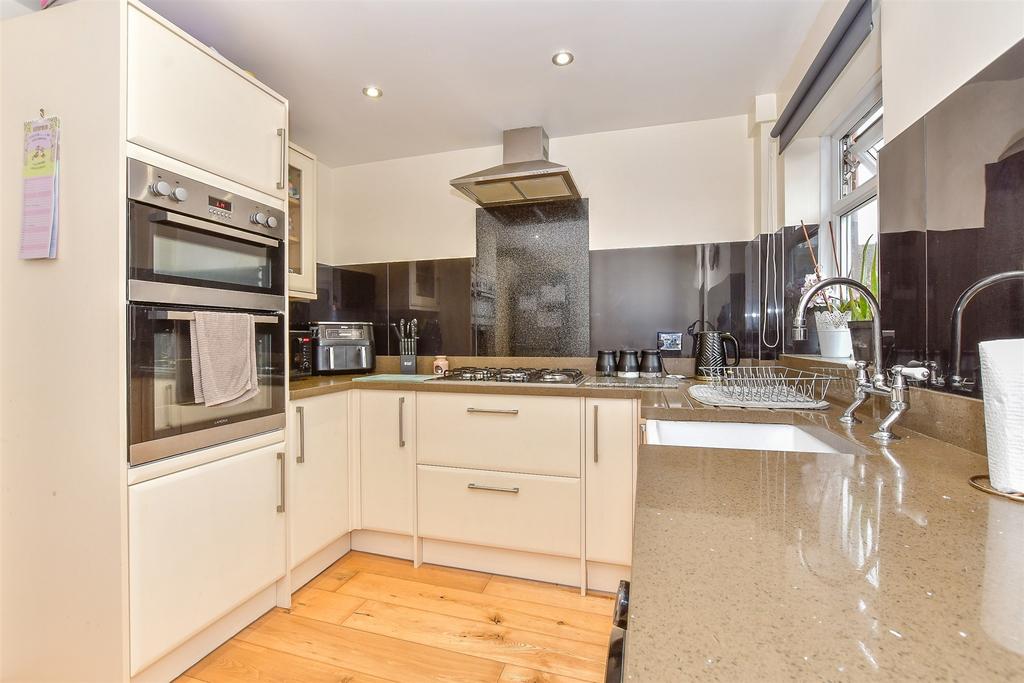 Kitchen/ Breakfast Room