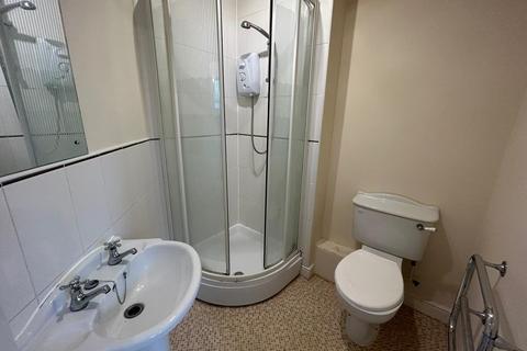 2 bedroom flat for sale, Chester Road, Sutton Coldfield, West Midlands, B73