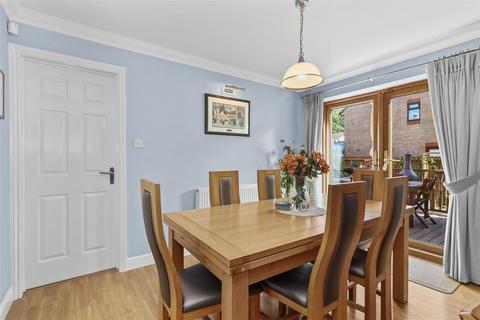 4 bedroom detached house for sale, Holly Close, Hailsham