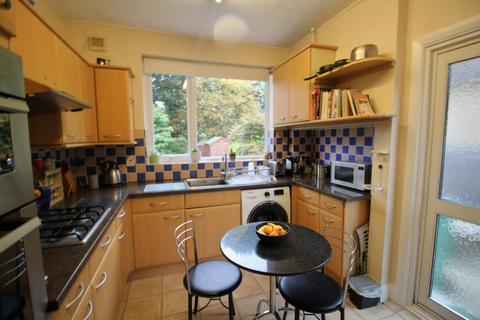 2 bedroom bungalow for sale, Hereford Gardens, Pinner