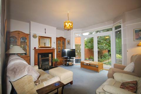 2 bedroom bungalow for sale, Hereford Gardens, Pinner