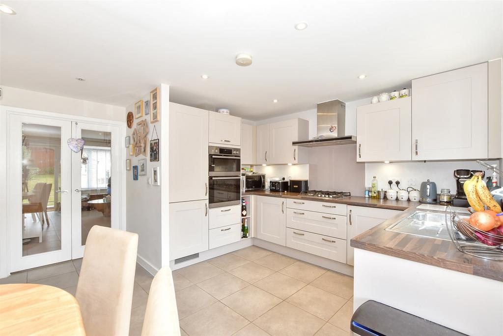 Kitchen/Dining Area