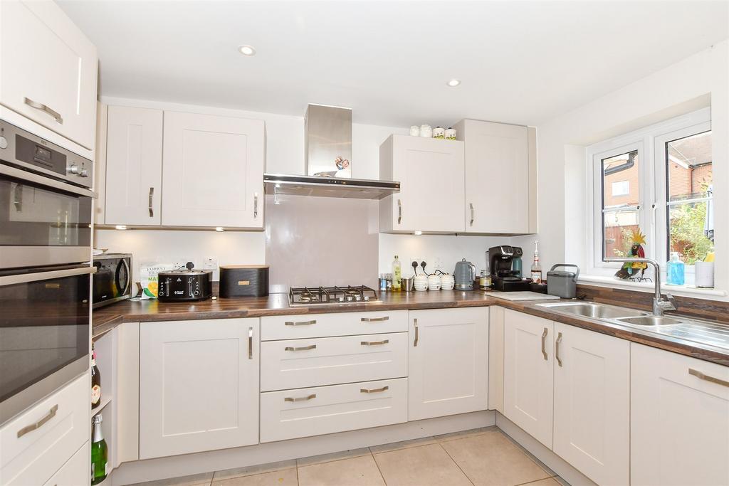 Kitchen/Dining Area