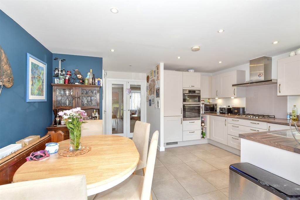 Kitchen/Dining Area