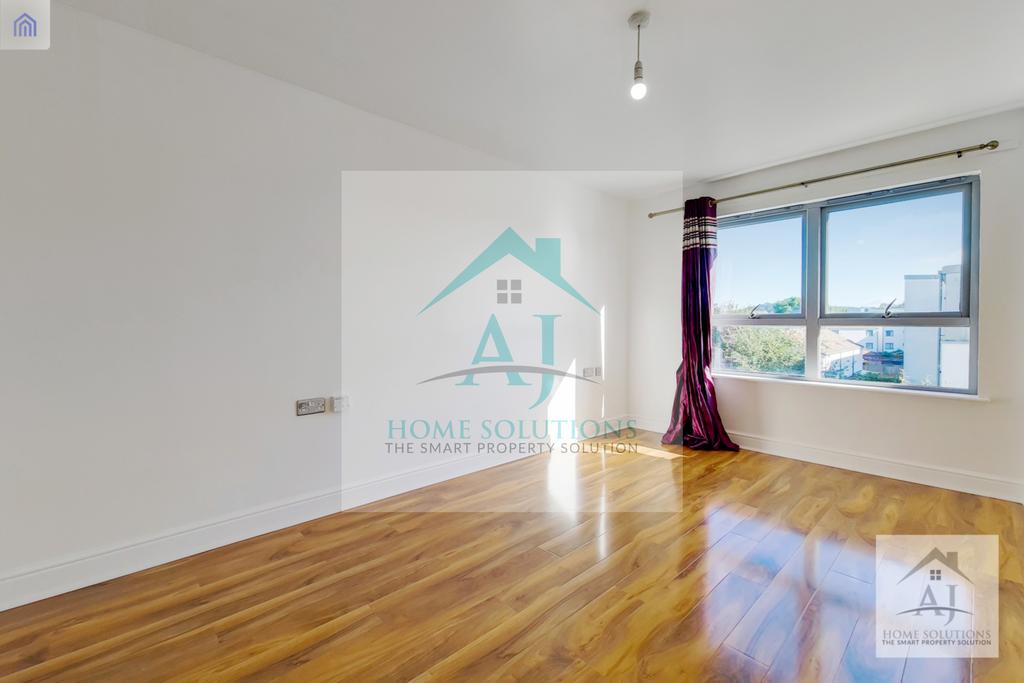 2 Main Bedroom-1