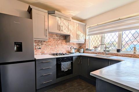 17 Meadow Close, Kingsbury, Tamworth, B78 2NR