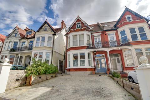 14 Cobham Road, Westcliff-on-sea, SS0 8EA