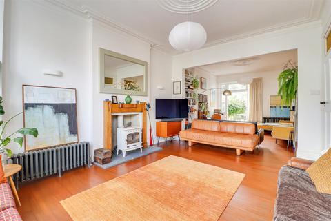 14 Cobham Road, Westcliff-on-sea, SS0 8EA