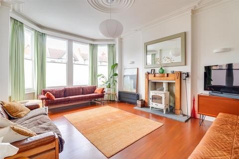 14 Cobham Road, Westcliff-on-sea, SS0 8EA