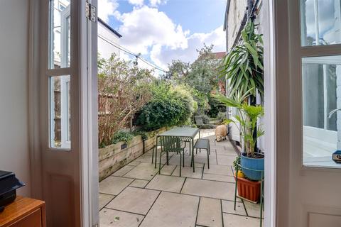 14 Cobham Road, Westcliff-on-sea, SS0 8EA