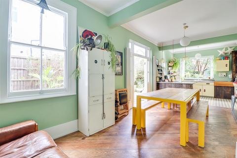 14 Cobham Road, Westcliff-on-sea, SS0 8EA
