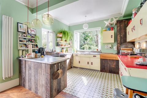 14 Cobham Road, Westcliff-on-sea, SS0 8EA