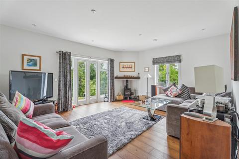 5 bedroom semi-detached house for sale, Lendon Grove, Gubblecote, Tring