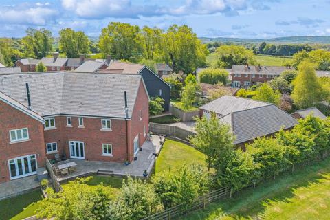 5 bedroom semi-detached house for sale, Lendon Grove, Gubblecote, Tring
