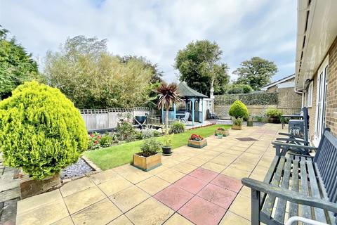 8 Brooks Close, Newhaven, BN9 9EB