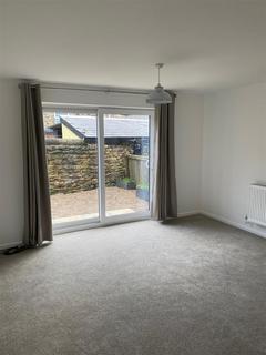 3 bedroom semi-detached house to rent, Mill Field Court, Silsden