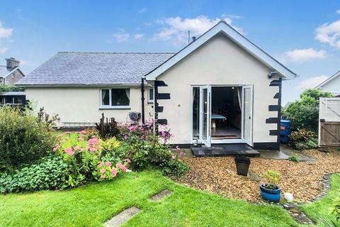 3 bedroom detached bungalow for sale, Cae Garw, Llanfair