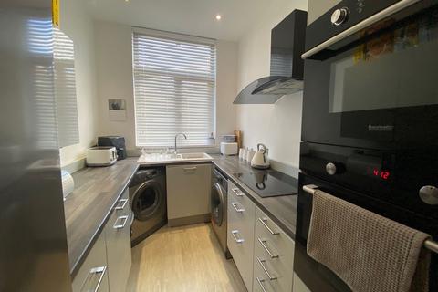 27 Eaves Lane, Chadderton, Oldham, OL9 8RG